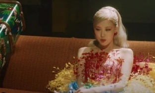 Trang phục của NTK Công Trí xuất hiện cùng Rosé BLACKPINK trong MV GONE 