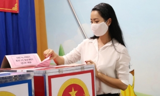Ca sĩ Khánh Linh, diễn viên Trịnh Kim Chi, Hạnh Thúy... ứng cử đại biểu Hội đồng Nhân dân