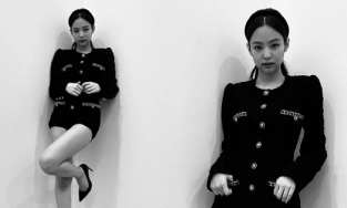 Jennie khoe chân thon dài, thần thái sắc lạnh