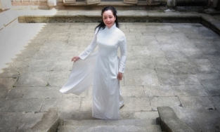 Thân hình thắt đáy lưng ong của NSƯT Chiều Xuân ở tuổi U60