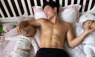 Hà Hồ đăng ảnh Lisa, Leon ti sữa nhưng Kim Lý mới là người chiếm spotlight