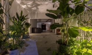 Nhà số 27: Ngôi nhà 40 năm tuổi được cải tạo đẹp mắt, trở thành điểm nhấn trong hẻm nhỏ Sài Gòn