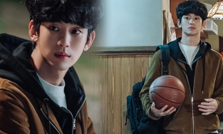 Tạo hình trẻ măng của 'cụ giáo' Kim Soo Hyun trong phim mới 'One Ordinary Day'