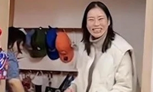 Người phụ nữ lái xe 30km mang cháo cho vợ cũ của chồng trong ngày đặc biệt