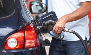 Mẹo đổ xăng tiết kiệm giữa thời buổi xăng đắt như vàng