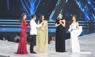 Khoảnh khắc chưa từng có tại Hoa hậu Hoàn vũ Việt Nam: 3 Miss Universe xuất hiện cùng nhau lộng lẫy
