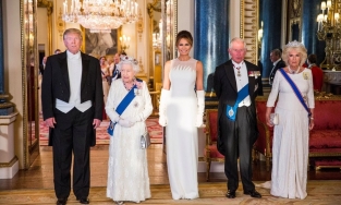 Khó tin: Các đệ nhất phu nhân Hoa Kỳ luôn tìm cách mặc 'đồ đôi' với Nữ hoàng Anh