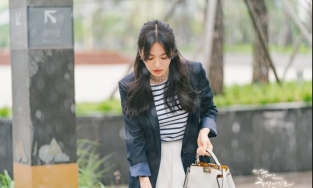 Có một chiếc áo 'bất tử' được các nữ chính phim Hàn lăng xê không ngừng