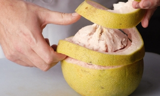 Vỏ bưởi có công dụng gì mà sao nhiều người lại hay dùng đến vậy?