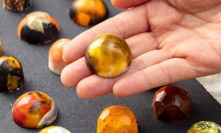 Chocolate Bon Bon: Đã ngon rồi, mỗi viên còn đẹp như một tiểu hành tinh