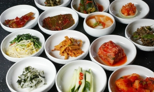 Panchan - những món ăn kèm góp mặt trong mọi bữa ăn của người Hàn Quốc