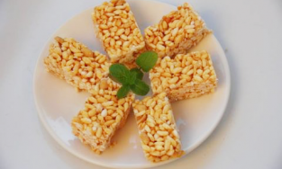 Cách làm món cốm rang tuổi thơ giòn rụm, thơm ngon từ cơm nguội