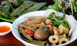 Bún cua thối, món đặc sản đầy thử thách của Pleiku