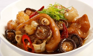 Cách làm chân giò kho tàu đậm đà, mềm béo đổi bữa cho cả nhà ai cũng khen