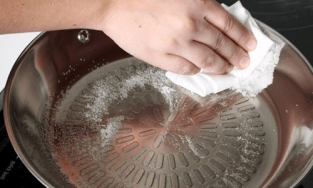 2 cách chống dính cho chảo thường bằng nguyên rẻ bèo, dễ kiếm