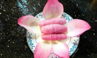 Cách làm nem sen - món ăn vừa đẹp mắt vừa ngon miệng nên thử vào mùa sen