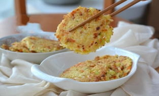 Cách chế biến snack từ cơm nguội để cả nhà cùng ăn vặt