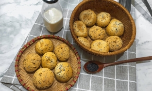 Cách làm bánh mì mè đen Hàn Quốc vừa giòn vừa dẻo bằng nồi chiên không dầu