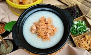 Cách nấu cháo cá hồi dinh dưỡng mà không bị tanh tại nhà