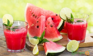 Cách làm sinh tố dưa hấu mát lạnh, bổ dưỡng lại cực đơn giản tại nhà