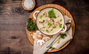 Công thức nấu súp gà kem nấm siêu hấp dẫn lại cực đơn giản cho cả gia đình