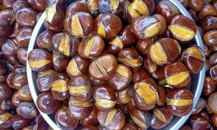 Cách luộc hạt dẻ đảm bảo mềm, bở, ngọt, ngon không kém gì ngoài hàng