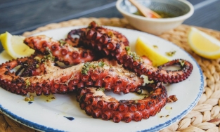 Cách làm bạch tuộc nướng ngũ vị hương thơm nức, giòn sần sật để đổi món cho cả nhà