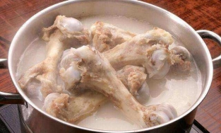 Hầm xương muốn nhanh mở ngay ngăn đông lấy thứ này cho vào, đảm bảo xương mềm, nước ngọt