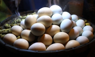 Mẹo bảo quản trứng vịt lộn sống/chín được lâu ngày mà không bị mất chất