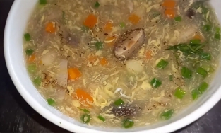 Cách nấu súp gà hạt sen bổ dưỡng, ngon miệng lại dễ làm mà người làm bếp nào cũng thành công  