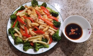 Cách làm nui xào gà thơm lừng, ngon miệng, đơn giản cho những ngày bận rộn 