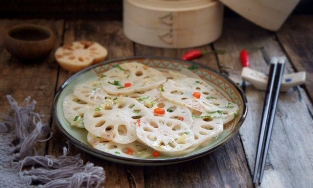 Thêm bước này khi chế biến, củ sen xào lúc nào cũng trắng tinh mà chẳng lo dính chảo