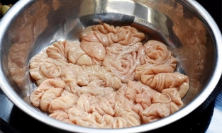 Lòng già rửa mãi vẫn hội là do bạn chưa biết đến 4 cách làm sạch lòng già này mà thôi