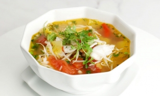 Cách làm canh mực nấu dứa chua ngọt, chỉ 15 phút có ngay nồi canh ngon khó cưỡng