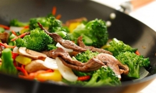 Dù có bận đến đâu, bạn vẫn phải chần sơ 5 loại rau này trước khi xào rau