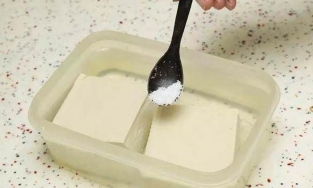 4 cách bảo quản đậu phụ sống cả tháng trong tủ lạnh mà vẫn thơm ngon