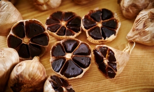 Cách làm tỏi đen bằng nồi cơm điện: chế biến 'thần dược' chưa bao giờ dễ dàng và tiện lợi hơn thế