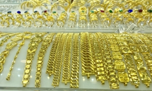 Giá vàng hôm nay 13/12: Vàng trong nước tiếp tục tăng cao tiến sát ngưỡng 62 triệu đồng/lượng