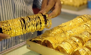 Giá vàng hôm nay 23/12: Vàng thế giới bất ngờ vượt ngưỡng 1.800 USD