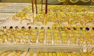 Giá vàng hôm nay 25/12: Vàng trong nước bất ngờ đảo chiều giảm mạnh