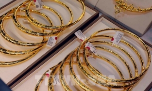 Giá vàng hôm nay 17/1: Vàng thế giới tiếp tục giảm về dưới ngưỡng 1.820 USD