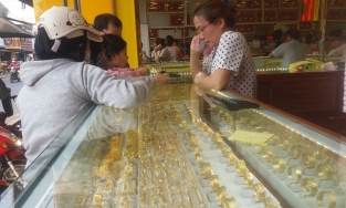 Giá vàng hôm nay 17/2: Vàng thế giới tăng bứt phá bất chấp lạm phát lan rộng