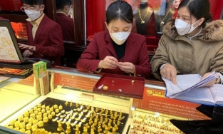 Giá vàng hôm nay 16/3/2022: Vàng trong nước và thế giới 'sụp đổ' đứt gãy ngưỡng quan trọng