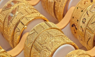 Giá vàng hôm nay 12.4: Vàng trong nước cao hơn thế giới 15 triệu đồng/lượng