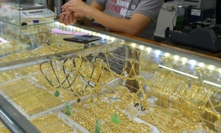Giá vàng hôm nay 6.5: Vàng trong nước và thế giới ngược chiều