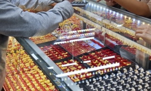 Giá vàng hôm nay 16/5 Vàng trong nước đứng yên, thế giới tiếp tục giảm mạnh