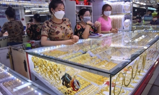 Giá vàng hôm nay 7.6 Vàng trong nước sụt giảm mạnh