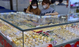 Giá vàng hôm nay 14.6 vàng thế giới và trong nước đua nhau giảm sốc