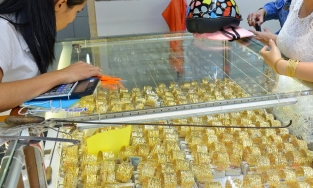 Giá vàng hôm nay 17.6 vàng trong nước tăng dựng đứng