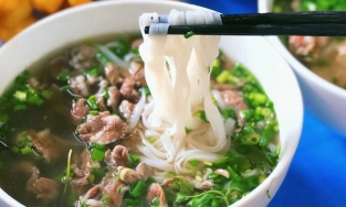Đâu là địa điểm ăn phở bò ngon nức tiếng Hà Nội?